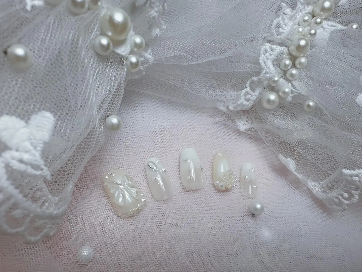 指先からあなたの美しさを引き立てるネイルアートを提案します...